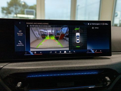 Used 2025 BMW 330i xDrive Sedan w/ Convenience Package image 31