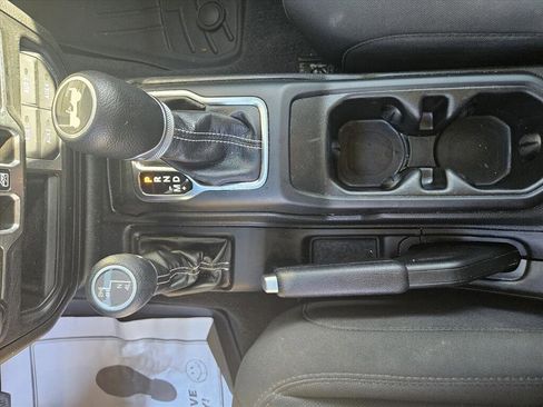 Used 2022 Jeep Wrangler Unlimited Sahara image 16