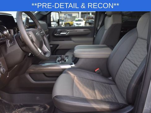 Used 2025 Chevrolet Silverado 2500 ZR2 w/ Technology Package image 15