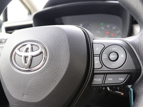 Used 2025 Toyota Corolla LE FWD image 17