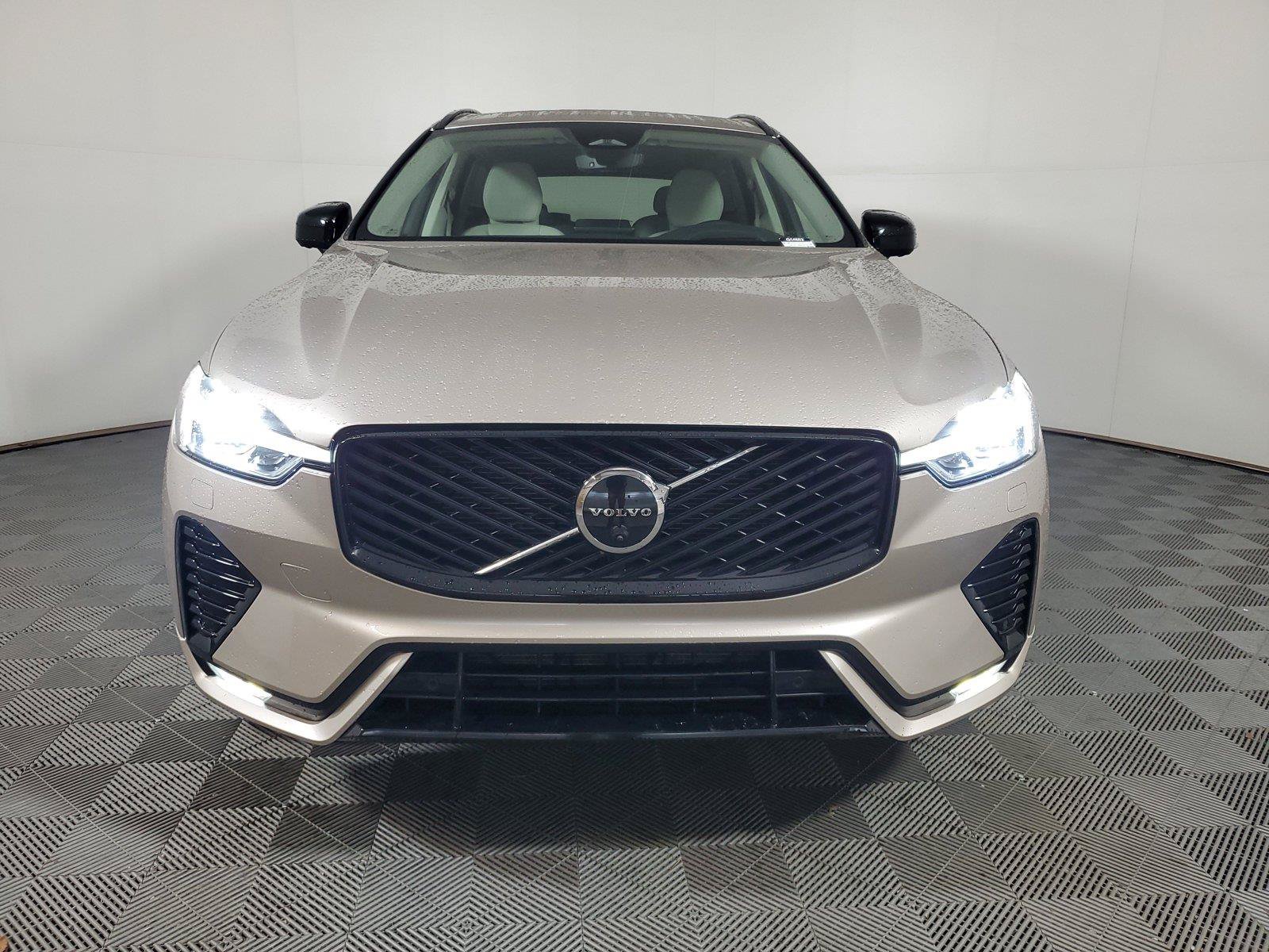 Used 2026 Volvo XC60 B5 Ultra AWD/4WD image 2