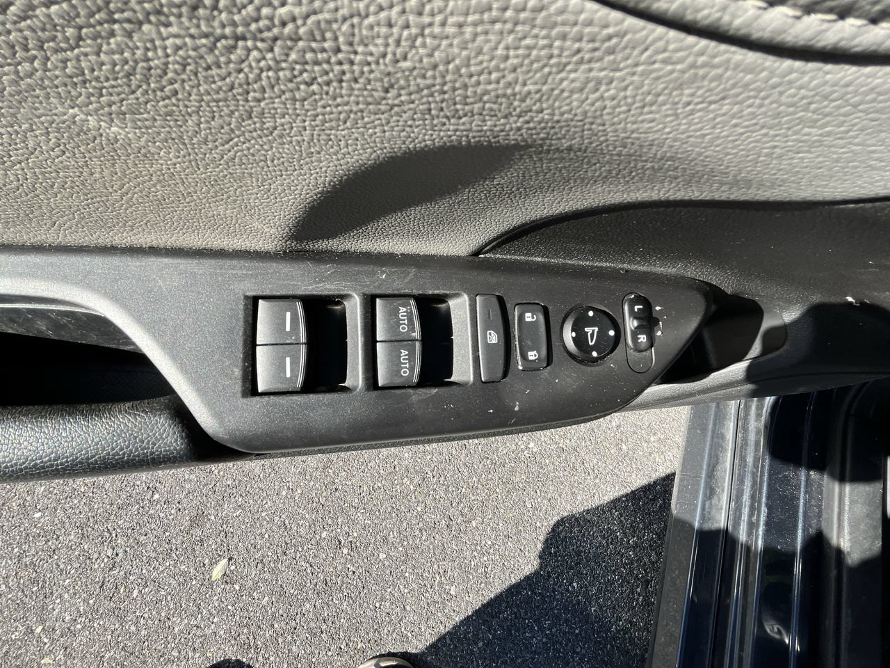 Used 2019 Honda Civic Touring image 4