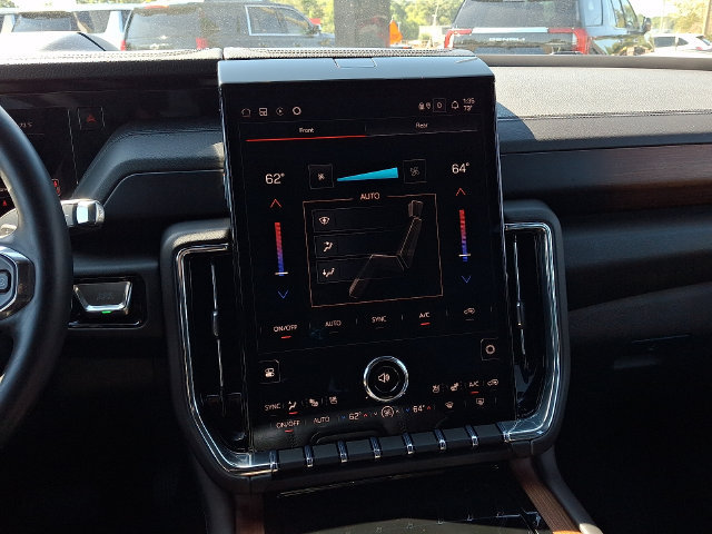 Used 2025 GMC Yukon XL Denali AWD/4WD image 15