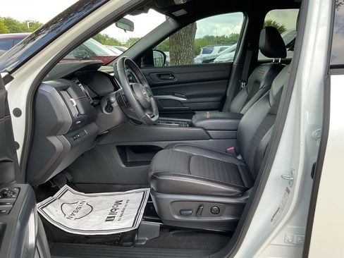 Used 2023 Nissan Pathfinder Rock Creek AWD/4WD image 8