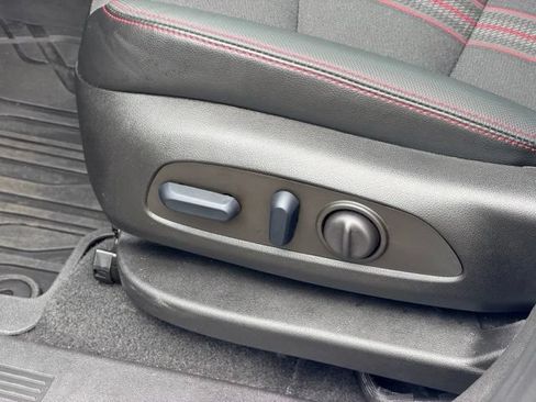 Used 2023 Chevrolet Equinox RS w/ LPO, Floor Liner Package FWD image 8