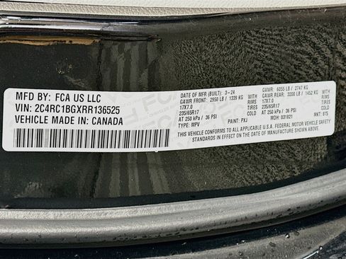 Used 2024 Chrysler Pacifica Touring-L FWD image 12