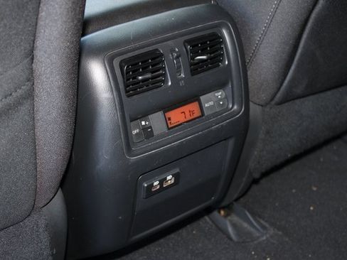 Used 2019 Nissan Pathfinder S image 19