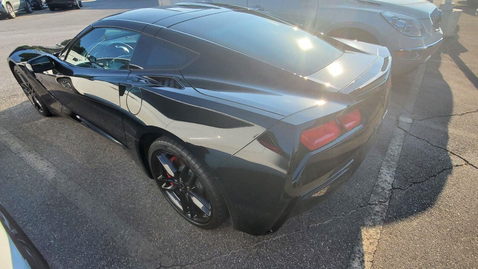 Used 2019 Chevrolet Corvette Stingray Coupe w/ Carbon Flash Badge Package RWD image 7