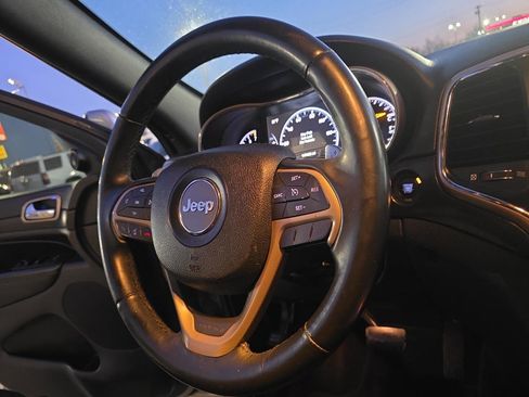 Used 2017 Jeep Grand Cherokee Laredo w/ Quick Order Package 2BE image 13