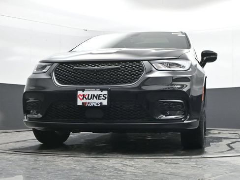 New 2026 Chrysler Pacifica Select w/ S Appearance Package FWD image 42