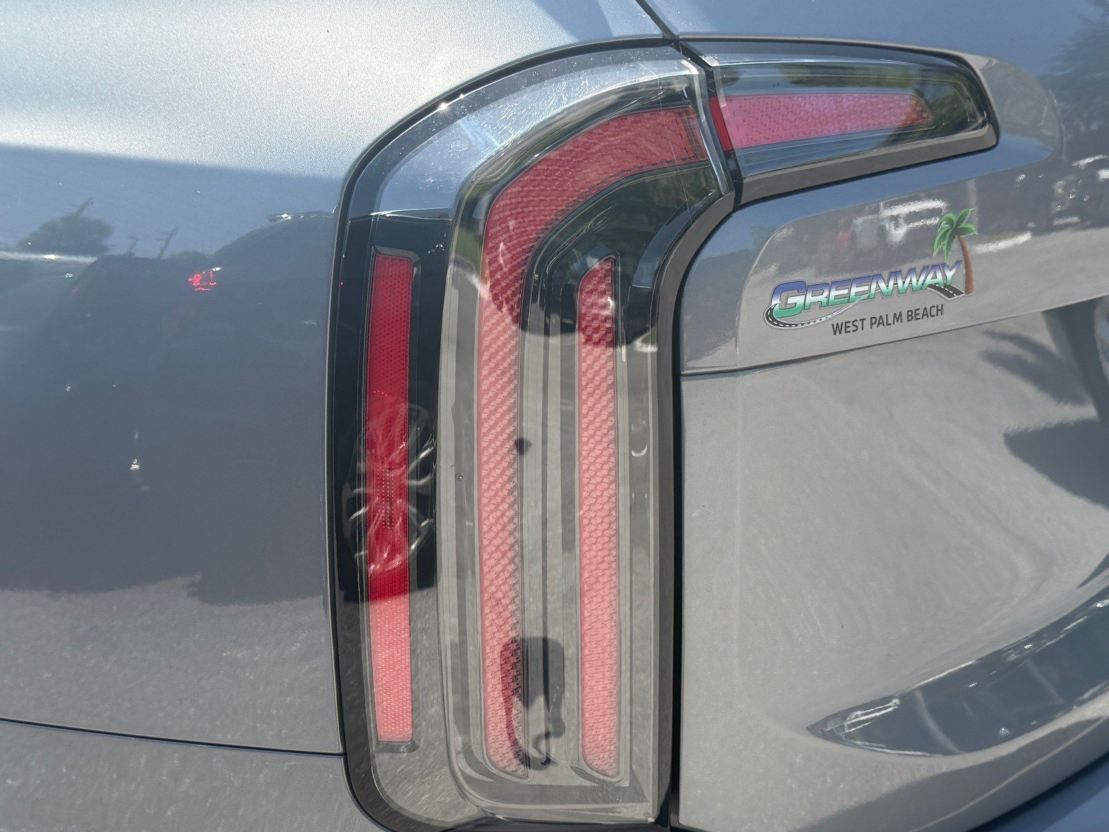Used 2025 Kia Telluride SX w/ SX Captain's Chair Package FWD image 12