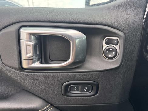 Used 2024 Jeep Wrangler Unlimited Sahara w/ Technology Group AWD/4WD image 18