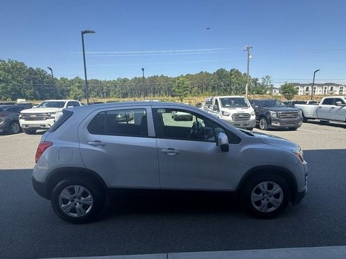 Used 2016 Chevrolet Trax LS w/ LPO, Cargo Package FWD image 7