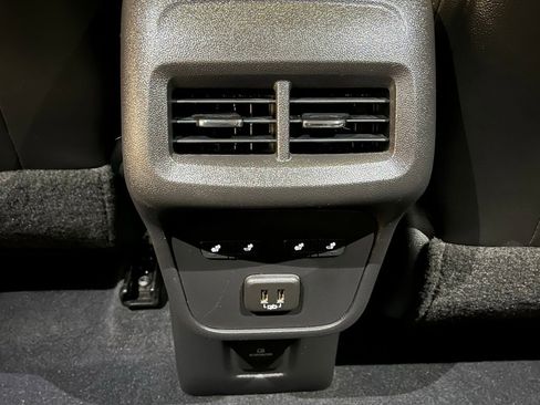 Used 2021 Chevrolet Equinox Premier image 21