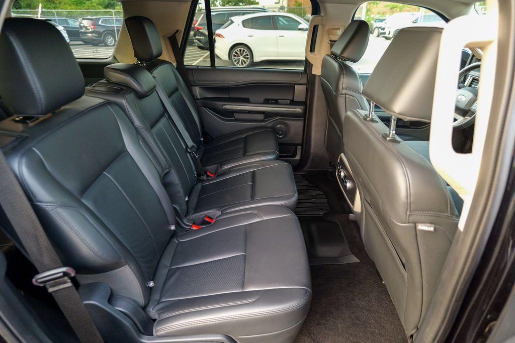 Used 2023 Ford Expedition XLT AWD/4WD image 30