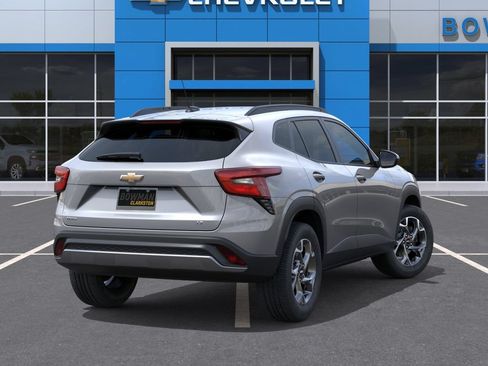 New 2026 Chevrolet Trax LT w/ Sunroof Package FWD image 5