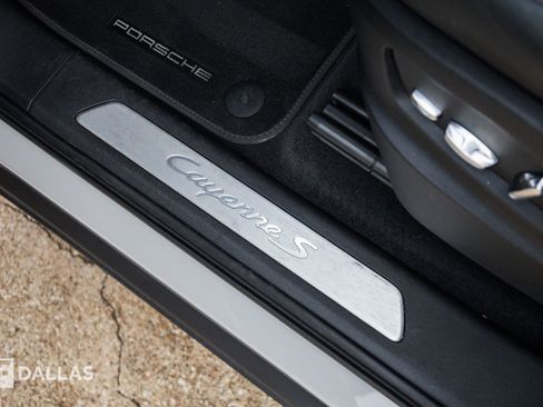 Used 2021 Porsche Cayenne S image 20