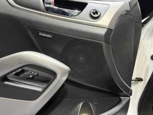 Used 2017 Hyundai Veloster Value Edition image 27