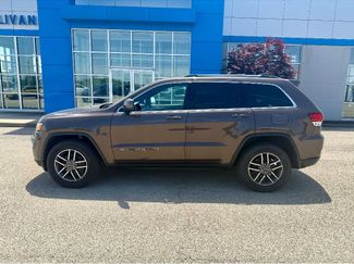 Used 2020 Jeep Grand Cherokee Laredo w/ 18" Wheel & 8.4" Radio Group image 1