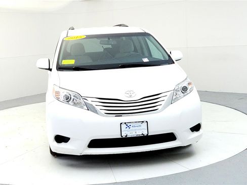 Used 2015 Toyota Sienna LE image 8