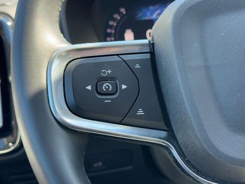 Certified 2023 Volvo XC40 B5 Plus w/ Protection Package Premier image 18