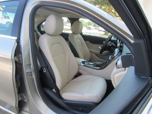 Used 2019 Mercedes-Benz C 300 Sedan image 24