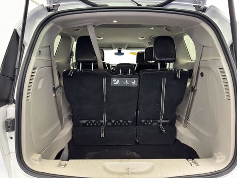 Used 2021 Chrysler Voyager Lxi image 25