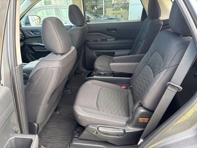 Used 2025 Nissan Pathfinder SV w/ SV Premium Package AWD/4WD image 26