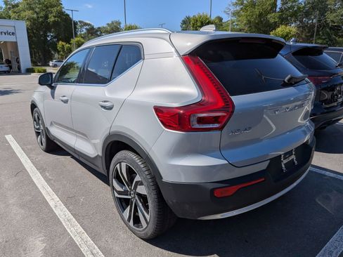 Used 2025 Volvo XC40 B5 Plus AWD/4WD image 4