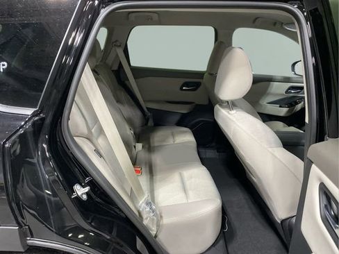 Certified 2025 Nissan Rogue SV AWD/4WD image 22