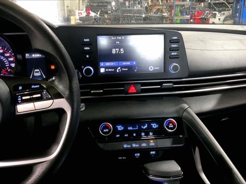 Used 2021 Hyundai Elantra SEL image 7