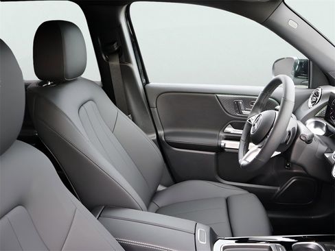 New 2025 Mercedes-Benz GLB 250 4MATIC image 10