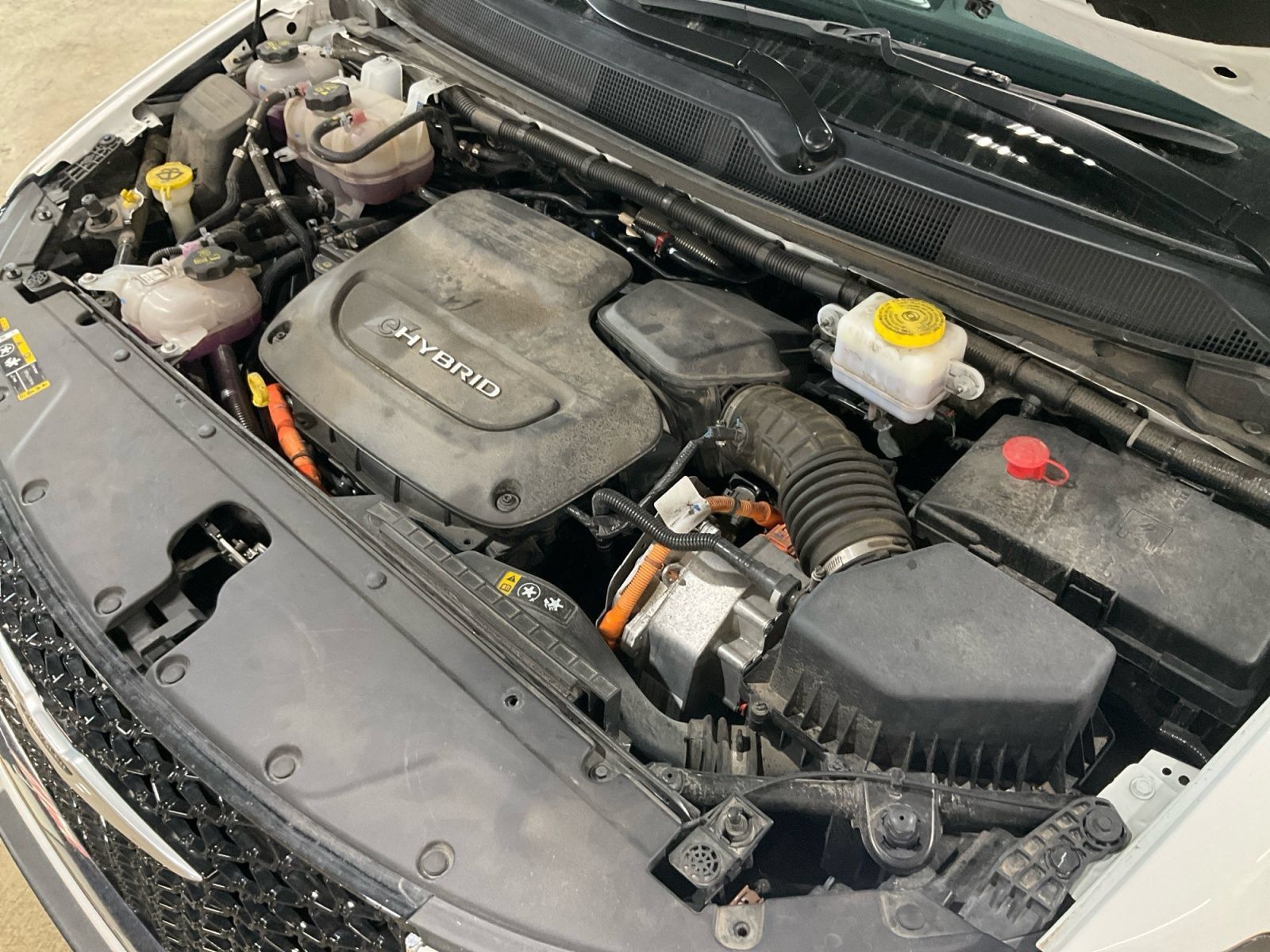 Used 2024 Chrysler Pacifica Limited FWD image 32