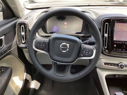 Used 2026 Volvo XC40 B5 Plus w/ Protection Package Premier image 19