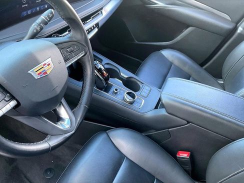 Used 2025 Cadillac XT4 Premium Luxury image 14