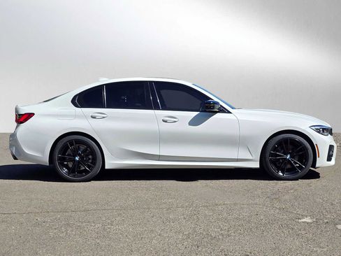 Used 2022 BMW 330i xDrive Sedan w/ M Sport Package AWD/4WD image 2