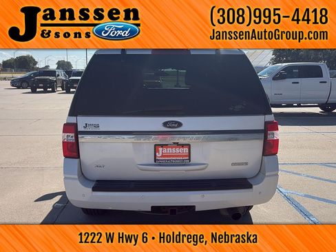 Used 2017 Ford Expedition XLT w/ Equipment Group 202A AWD/4WD image 7