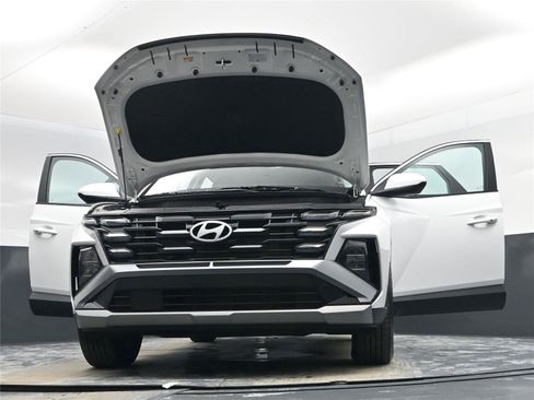 Certified 2025 Hyundai Tucson SE image 30