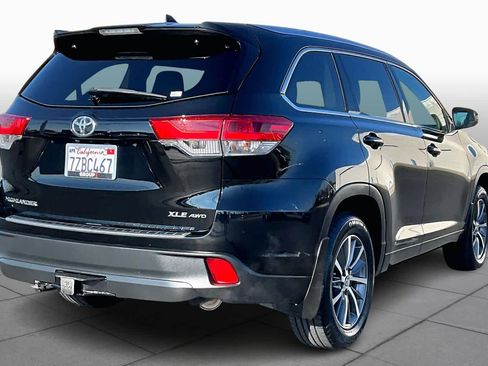 Used 2017 Toyota Highlander XLE image 12
