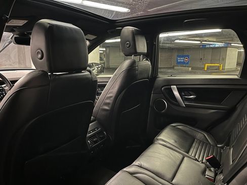 Used 2020 Land Rover Discovery Sport SE AWD/4WD image 22