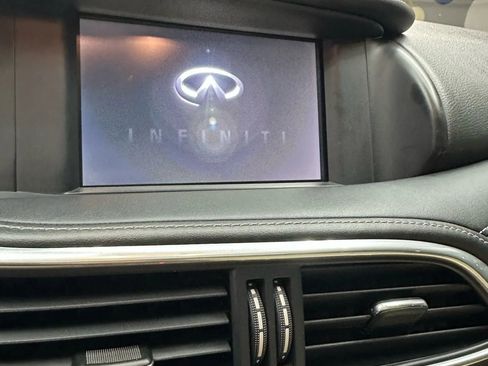 Used 2017 INFINITI QX30 Premium w/ Navigation Package image 18
