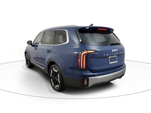 Used 2023 Kia Telluride EX image 3