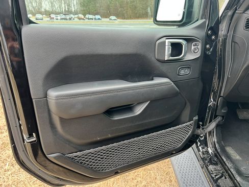 Used 2021 Jeep Wrangler Unlimited Sahara image 12