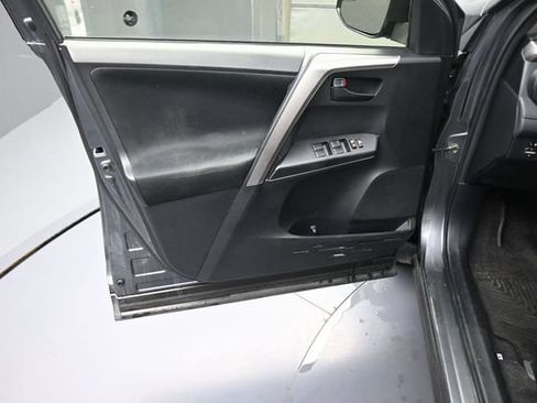 Used 2016 Toyota RAV4 LE FWD image 20