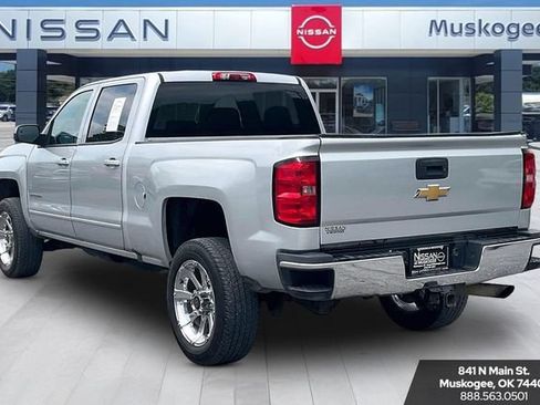 Used 2017 Chevrolet Silverado 2500 LT AWD/4WD image 4