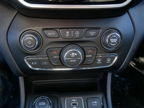 Used 2020 Jeep Cherokee Limited image 20