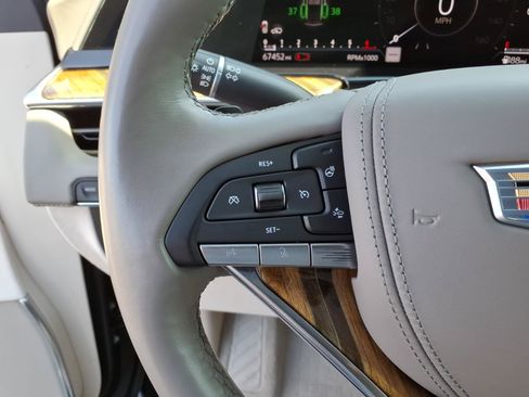 Used 2021 Cadillac Escalade Premium Luxury Platinum RWD image 18