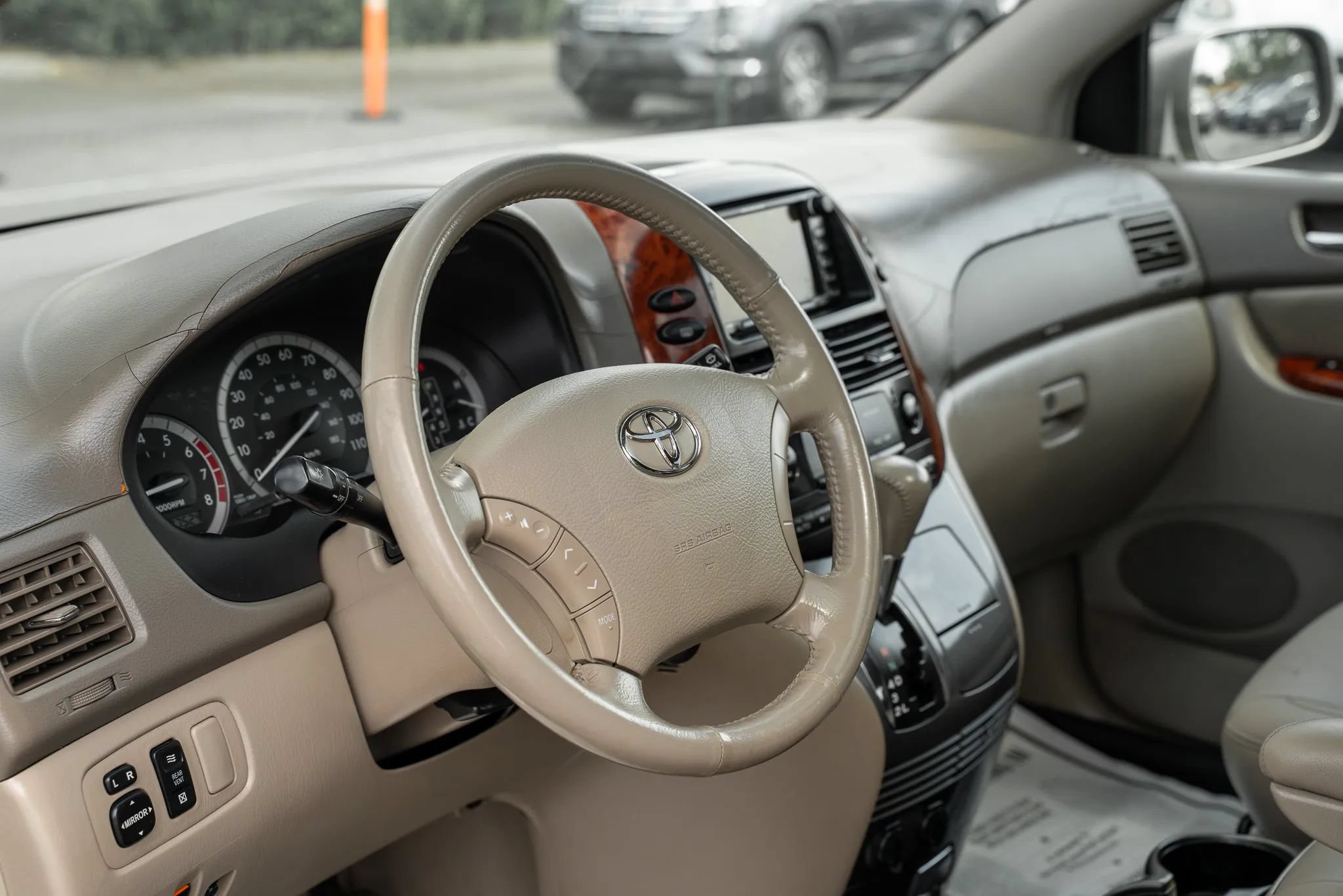 Used 2004 Toyota Sienna XLE w/ XLE Pkg 19 FWD image 17