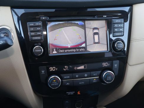 Used 2017 Nissan Rogue SL w/ SL Premium Package image 29