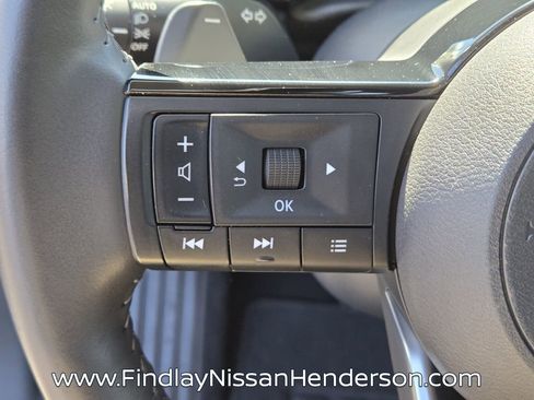 Used 2025 Nissan Pathfinder SL image 24